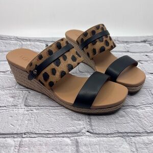 ✨UGG Women's Ebele Leopard Wedge.